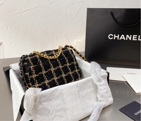 Black gold woman shoulder Chanel  handbag Discount