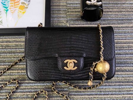 Chanel leather handbag For Sale